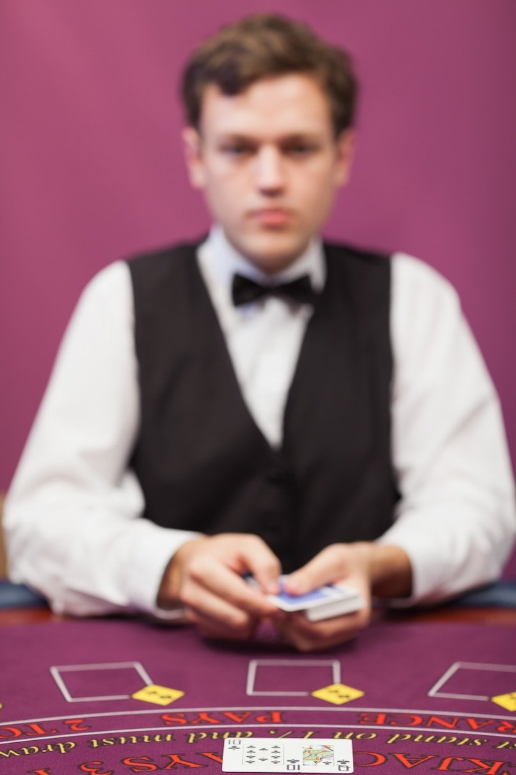 Studio dealer langsung kami dengan multi-kamera berkualitas HD Meja live blackjack dealer profesional di studio taipan 78